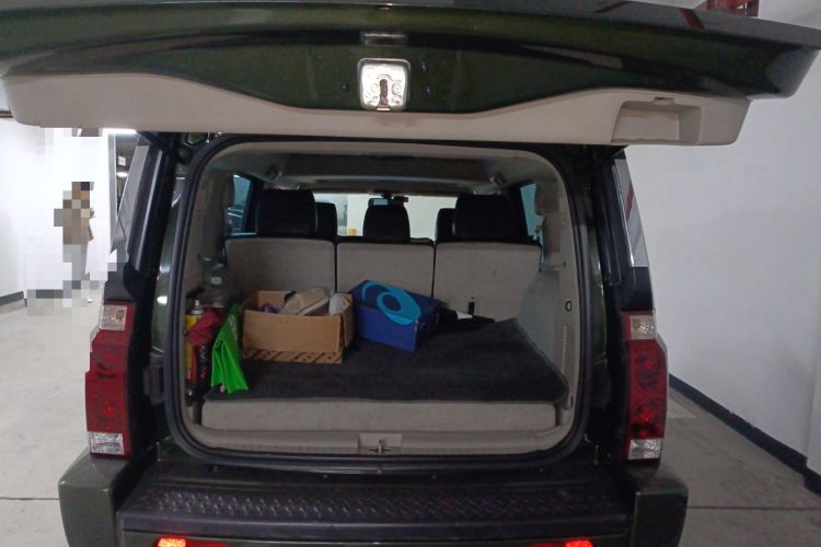 Used Jeep Commander Classic 2008 4.7 Trunk