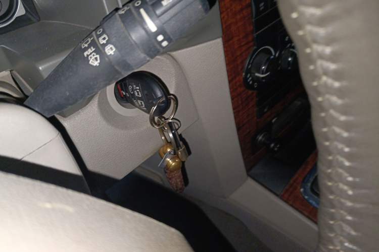 Used Jeep Commander Classic 2008 4.7 Vehicle Key