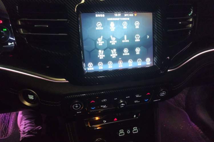Used Jeep Commander PHEV 2020 2.0T Plug-in Hybrid Premium Edition Audio And AC Panel