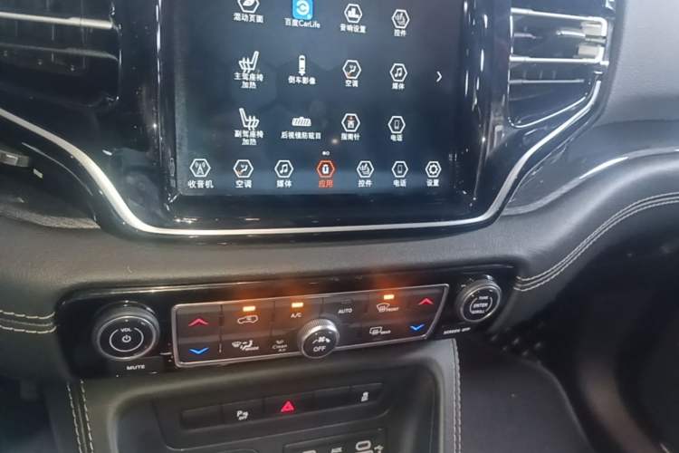 Used Jeep Commander PHEV 2020 2.0T Plug-in Hybrid Premium Edition Audio And AC Panel