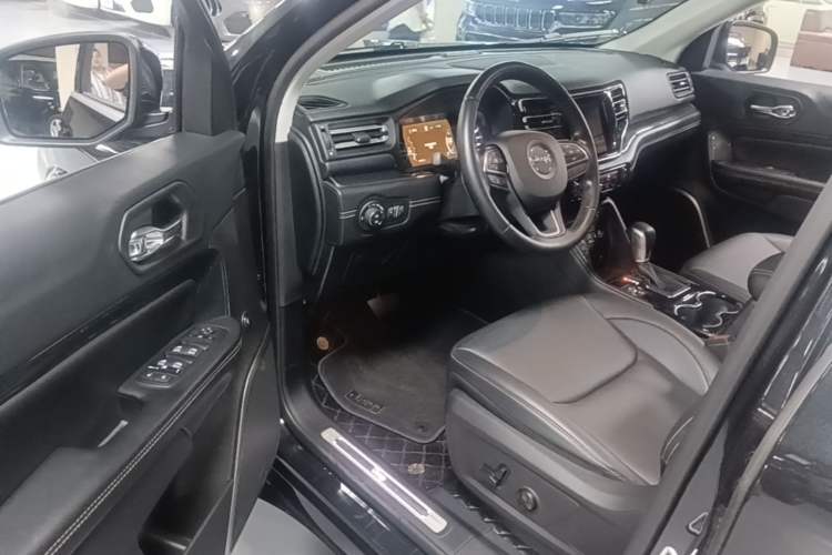 Used Jeep Commander PHEV 2020 2.0T Plug-in Hybrid Premium Edition Driver Seat