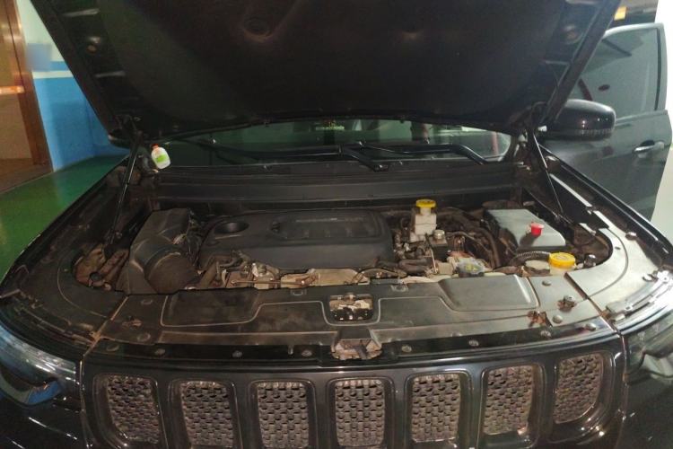 Used Jeep Commander PHEV 2020 2.0T Plug-in Hybrid Premium Edition Engine Bay
