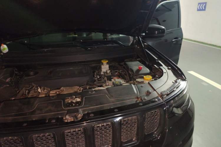 Used Jeep Commander PHEV 2020 2.0T Plug-in Hybrid Premium Edition Engine Bay Left