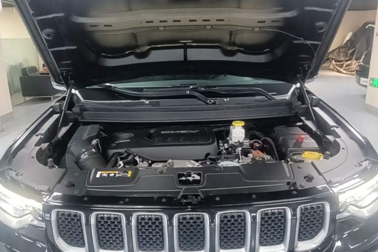 Used Jeep Commander PHEV 2020 2.0T Plug-in Hybrid Premium Edition Engine Bay