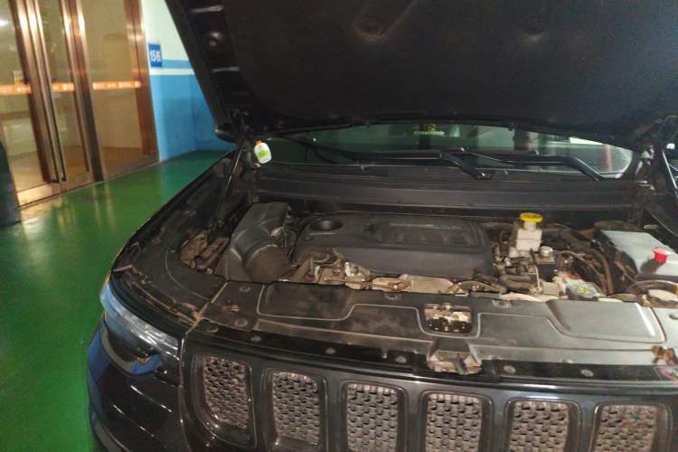 Used Jeep Commander PHEV 2020 2.0T Plug-in Hybrid Premium Edition Engine Bay Right