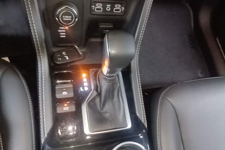 Used Jeep Commander PHEV 2020 2.0T Plug-in Hybrid Premium Edition Gear Lever