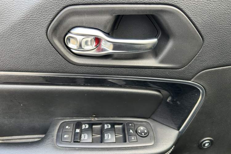 Used Jeep Commander PHEV 2020 2.0T Plug-in Hybrid Premium Edition Interior 10