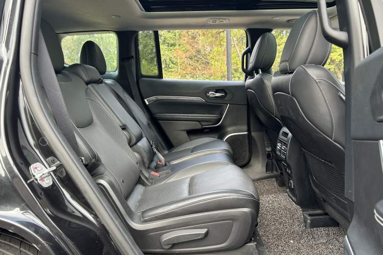 Used Jeep Commander PHEV 2020 2.0T Plug-in Hybrid Premium Edition Interior 12