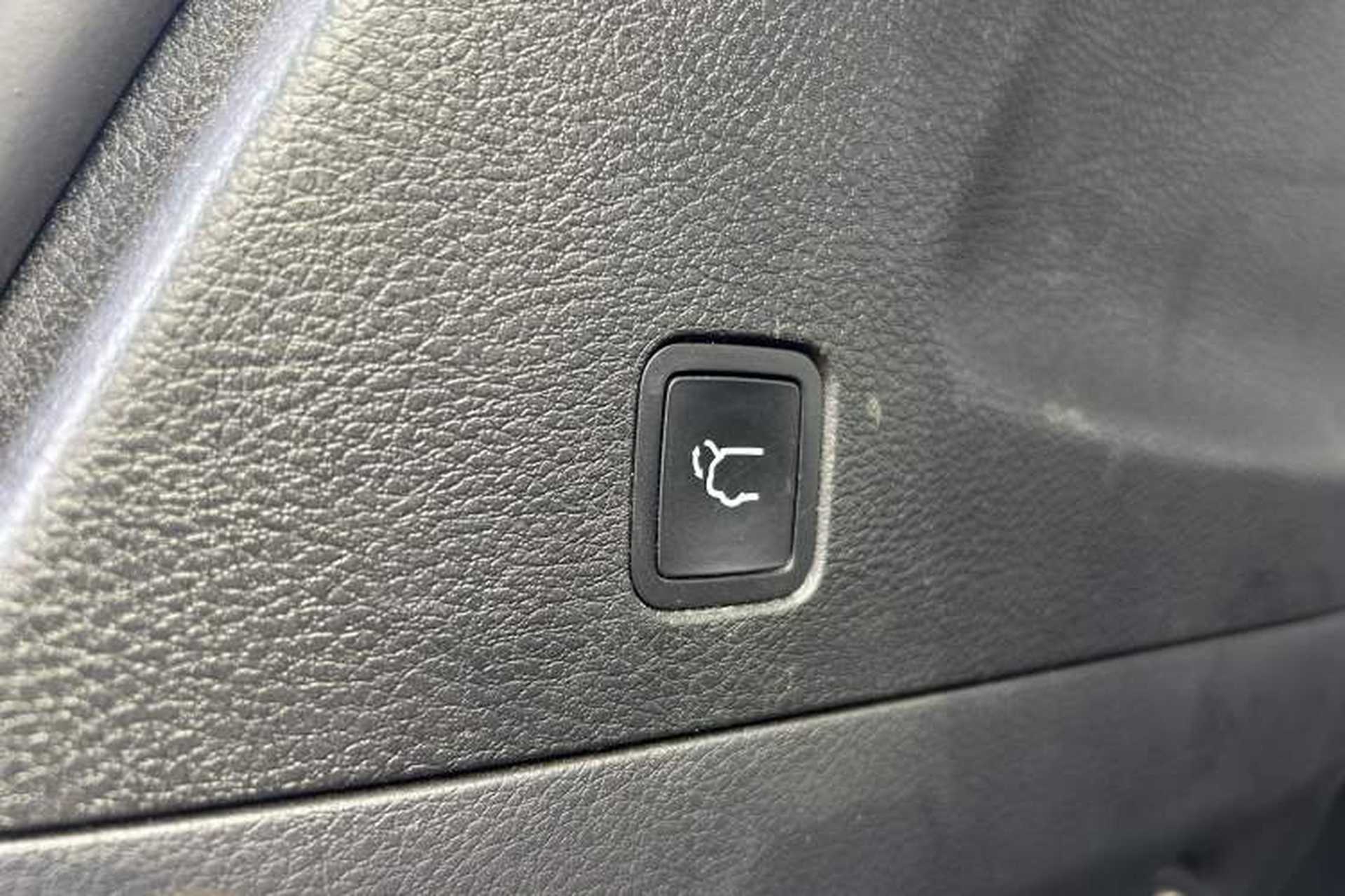 Used Jeep Commander PHEV 2020 2.0T Plug-in Hybrid Premium Edition Interior 13