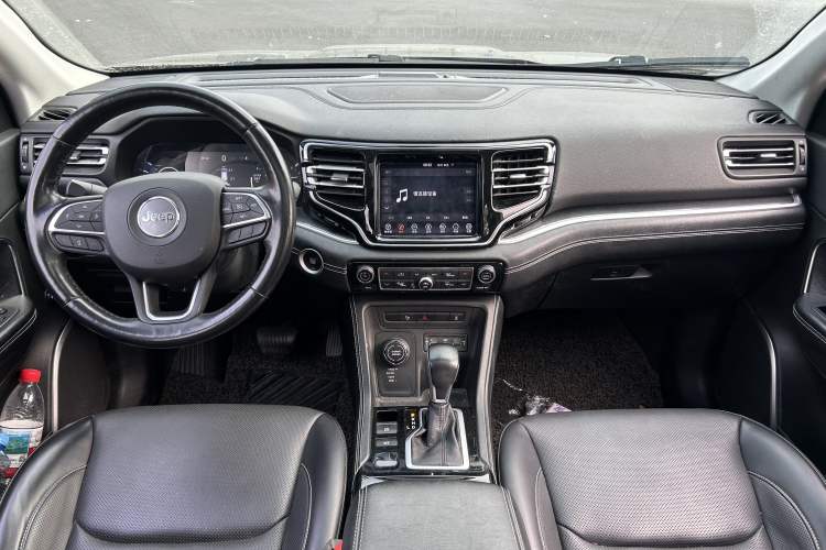 Used Jeep Commander PHEV 2020 2.0T Plug-in Hybrid Premium Edition Interior 3