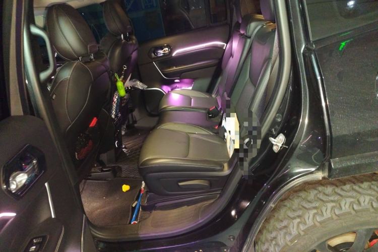 Used Jeep Commander PHEV 2020 2.0T Plug-in Hybrid Premium Edition Left Rear Seat