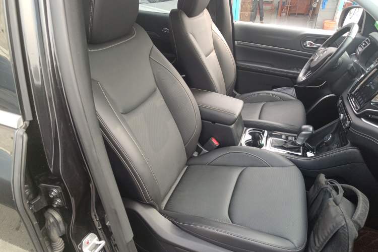 Used Jeep Commander PHEV 2020 2.0T Plug-in Hybrid Premium Edition Right Front Seat
