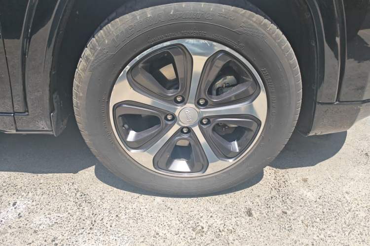 Used Jeep Commander PHEV 2020 2.0T Plug-in Hybrid Enjoyment Version Right Front Wheel Hub