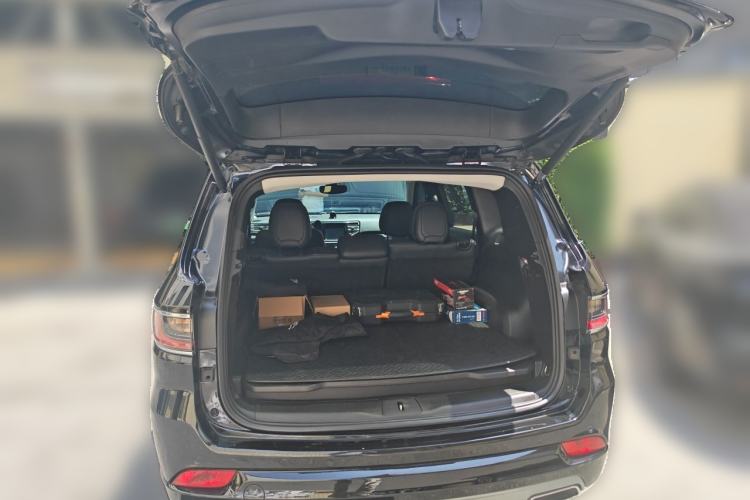 Used Jeep Commander PHEV 2020 2.0T Plug-in Hybrid Enjoyment Version Trunk
