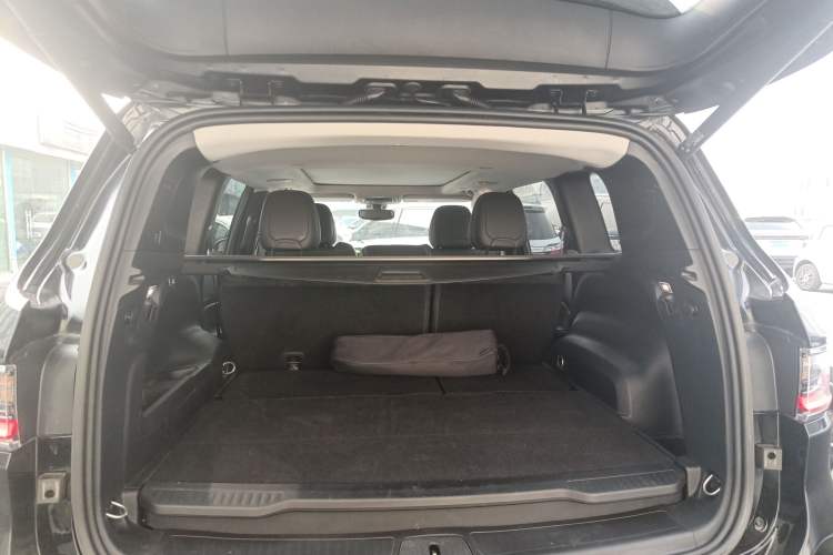 Used Jeep Commander PHEV 2020 2.0T Plug-in Hybrid Premium Edition Trunk