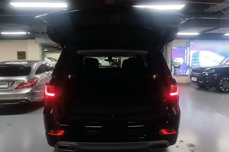 Used Jeep Commander PHEV 2020 2.0T Plug-in Hybrid Premium Edition Trunk