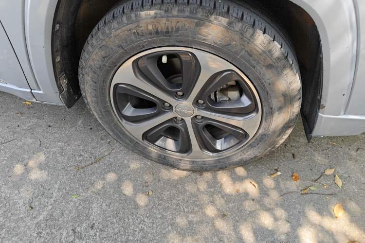 Used Jeep Commander PHEV 2020 2.0T Plug-in Hybrid Enjoyment Version Right Front Wheel Hub