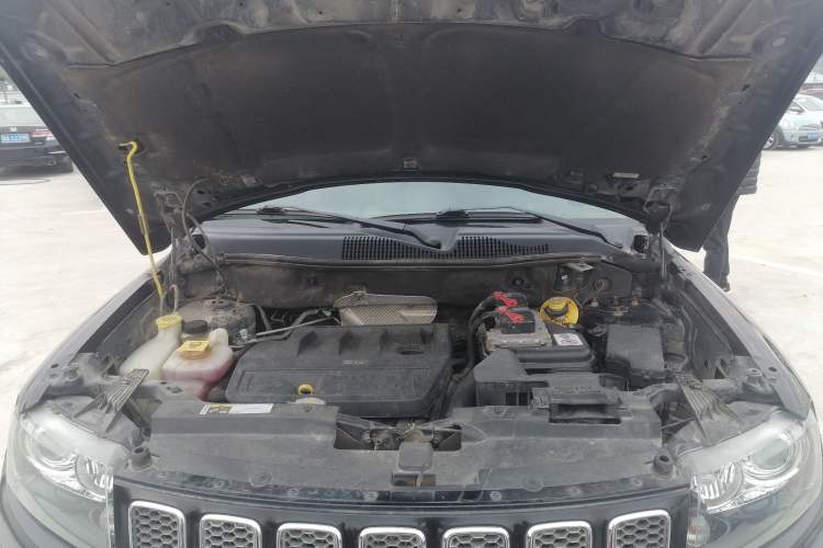 Used Jeep Compass 2014 Revised Version 2.0L Two-Wheel Drive Elite Edition Engine Bay