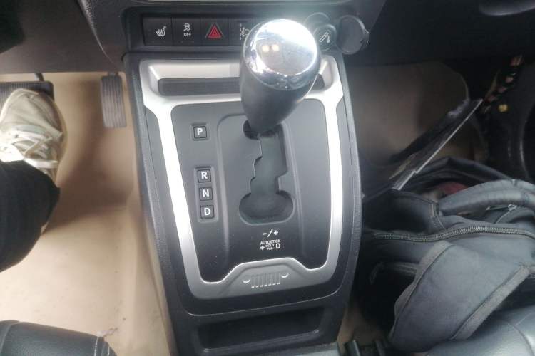 Used Jeep Compass 2014 Revised Version 2.0L Two-Wheel Drive Elite Edition Gear Lever