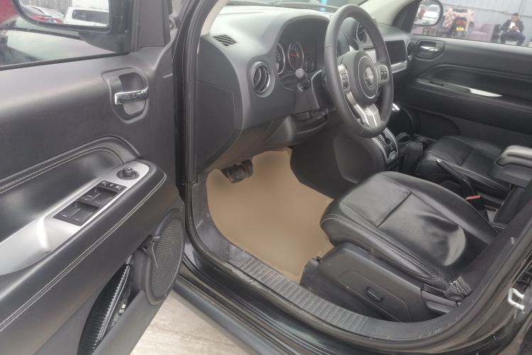 Used Jeep Compass 2014 Revised Version 2.0L Two-Wheel Drive Elite Edition Interior 3