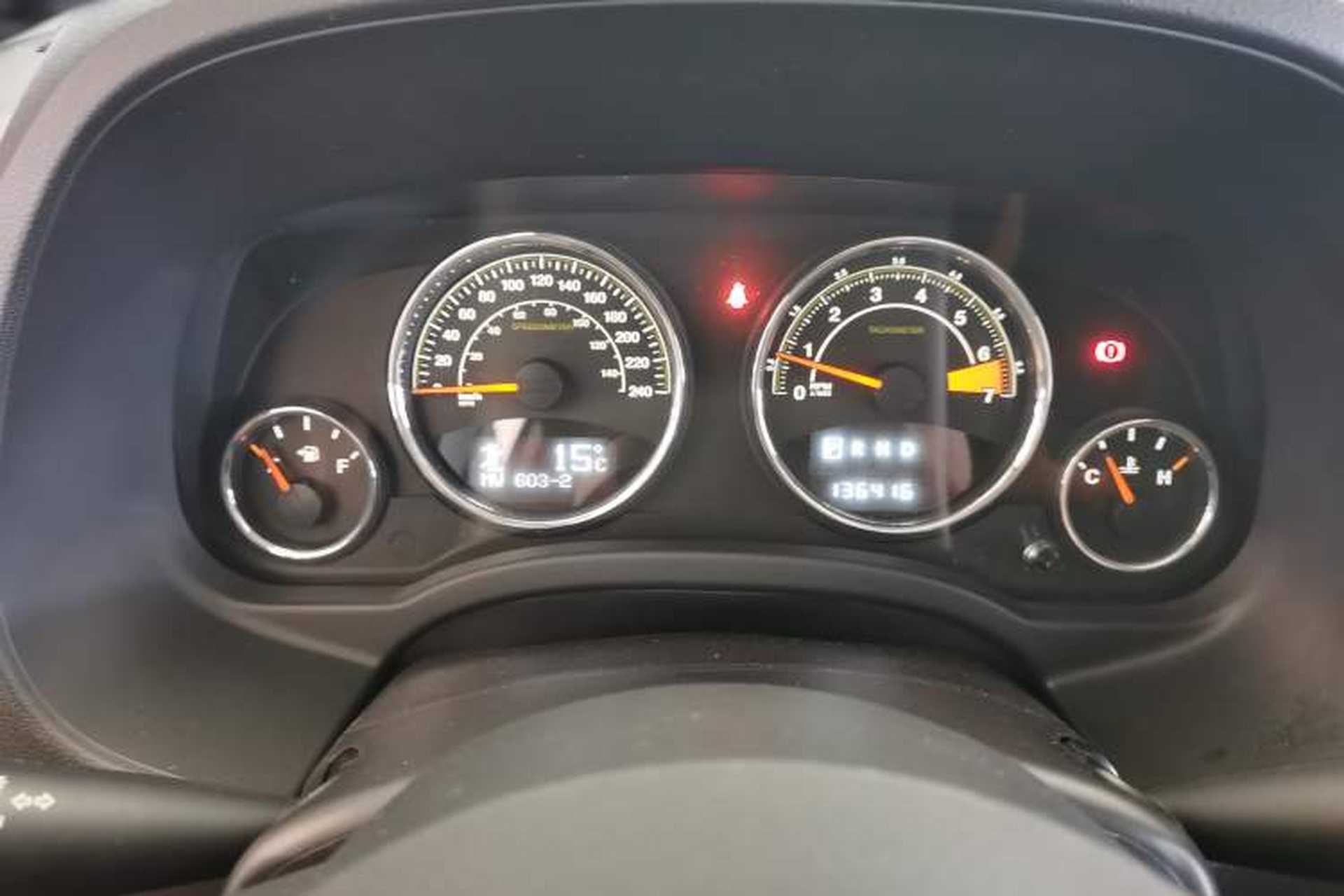 Used Jeep Compass 2014 2.4L four-wheel drive luxury version Instrument Cluster
