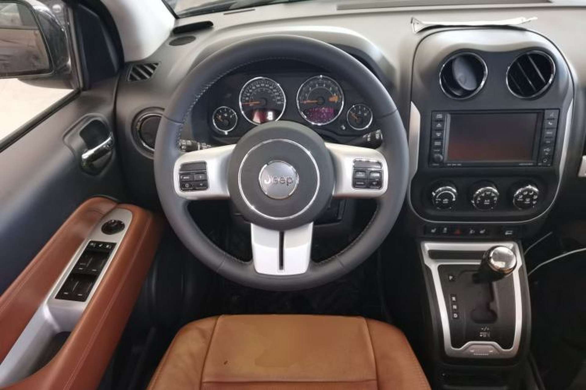 Used Jeep Compass 2014 2.4L four-wheel drive luxury version Steering Wheel