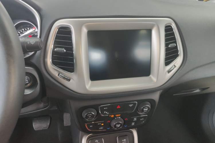 Used Jeep Compass 2017 200T Automatic Family Edition Audio And AC Panel