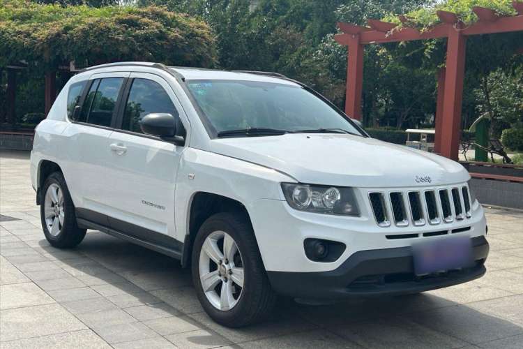 Used Jeep Compass 2014 2.0L two-wheel drive sport version Exterior 2