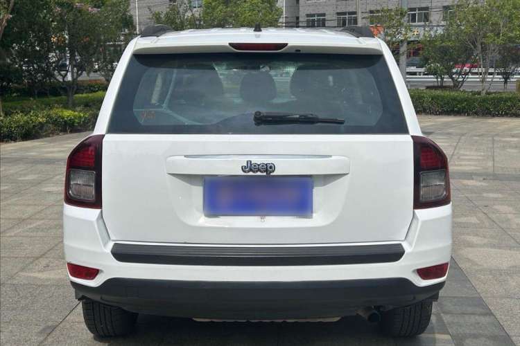 Used Jeep Compass 2014 2.0L two-wheel drive sport version Exterior 4