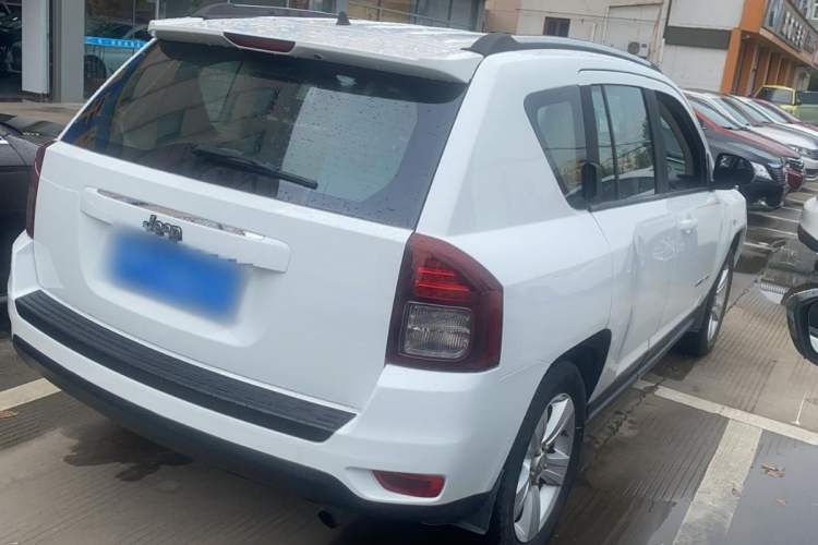 Used Jeep Compass 2014 2.0L two-wheel drive sport version Exterior 5