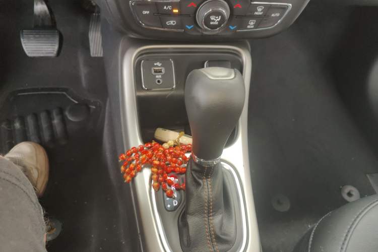 Used Jeep Compass 2017 200T Automatic Family Edition Gear Lever