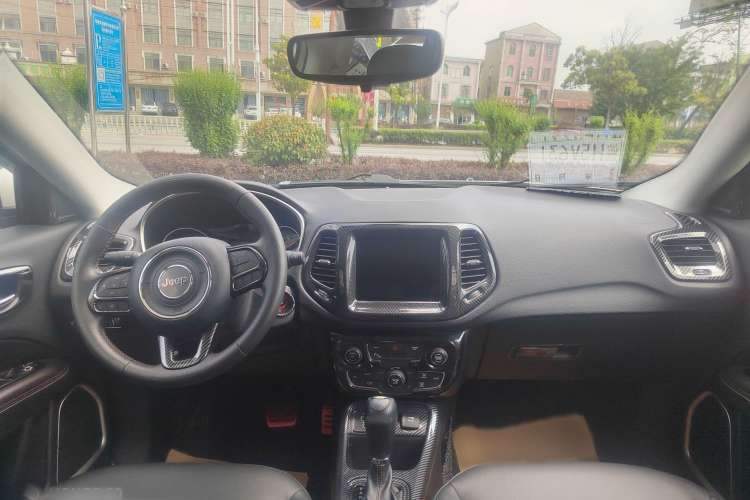 Used Jeep Compass 2017 200T Automatic Family Edition Interior 1
