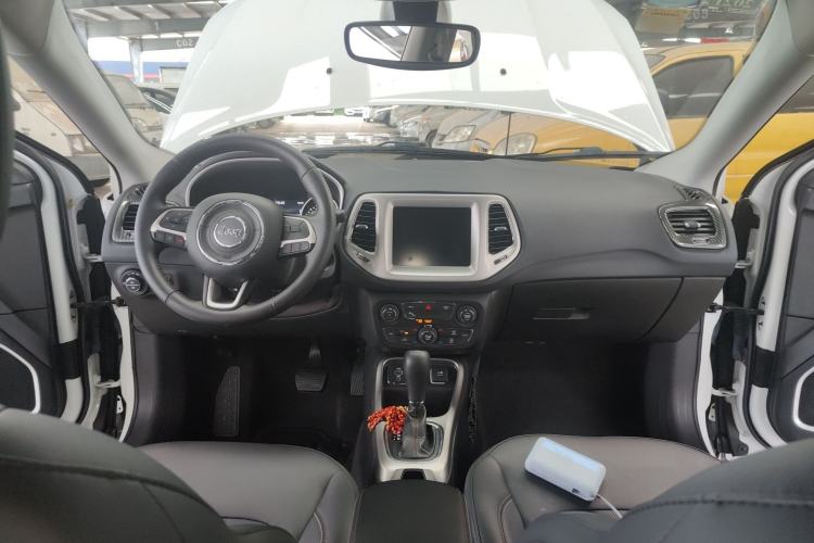 Used Jeep Compass 2017 200T Automatic Family Edition Interior 2