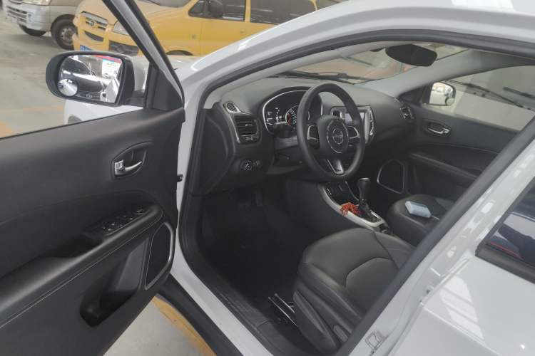 Used Jeep Compass 2017 200T Automatic Family Edition Interior 3