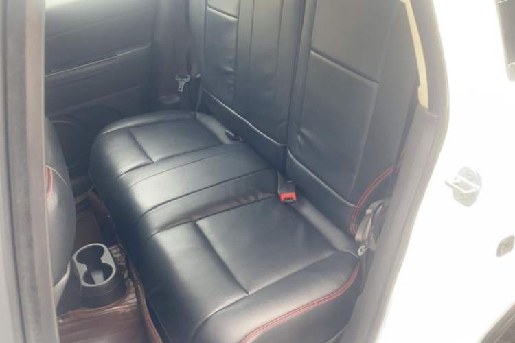 Used Jeep Compass 2014 2.0L two-wheel drive sport version Interior 3