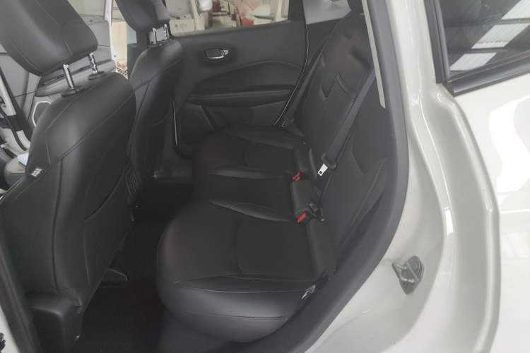 Used Jeep Compass 2017 200T Automatic Family Edition Interior 4