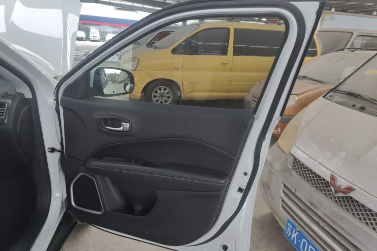 Used Jeep Compass 2017 200T Automatic Family Edition Interior 5