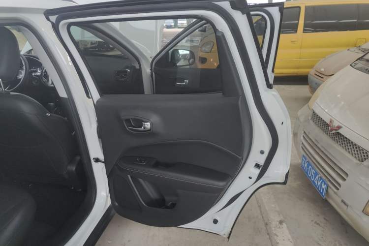 Used Jeep Compass 2017 200T Automatic Family Edition Interior 6