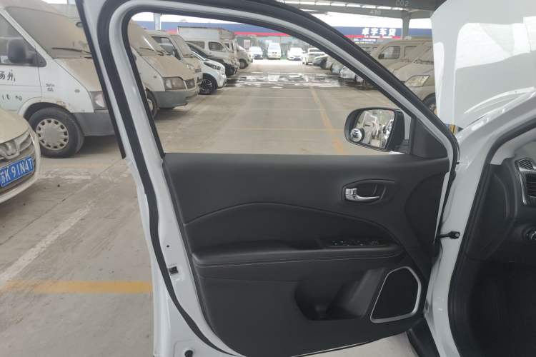 Used Jeep Compass 2017 200T Automatic Family Edition Interior 7