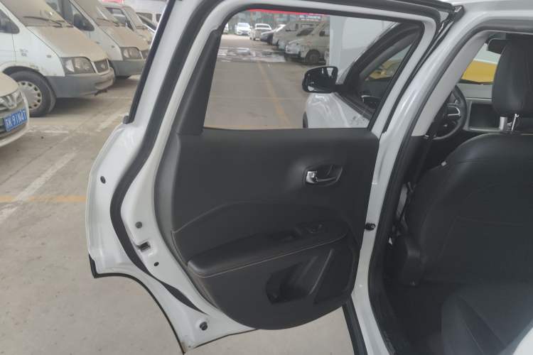 Used Jeep Compass 2017 200T Automatic Family Edition Interior 8