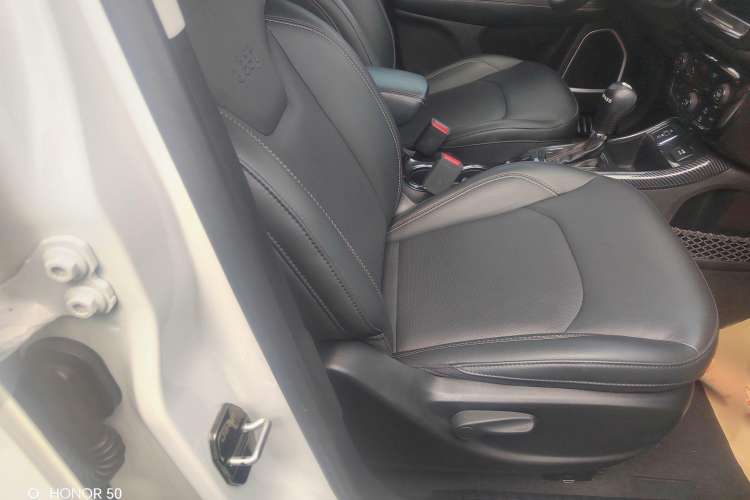 Used Jeep Compass 2017 200T Automatic Family Edition Interior 8