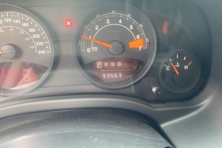 Used Jeep Compass 2014 2.0L two-wheel drive sport version Odometer Close Up