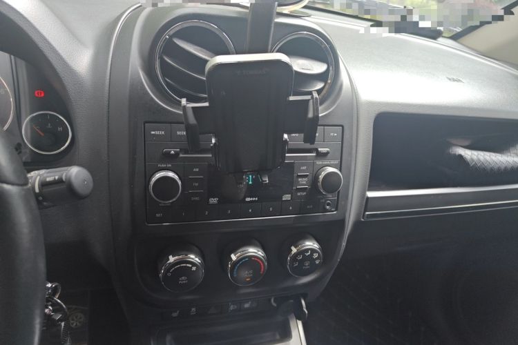 Used Jeep Compass 2007 2.4L four-wheel drive sport version Audio And AC Panel