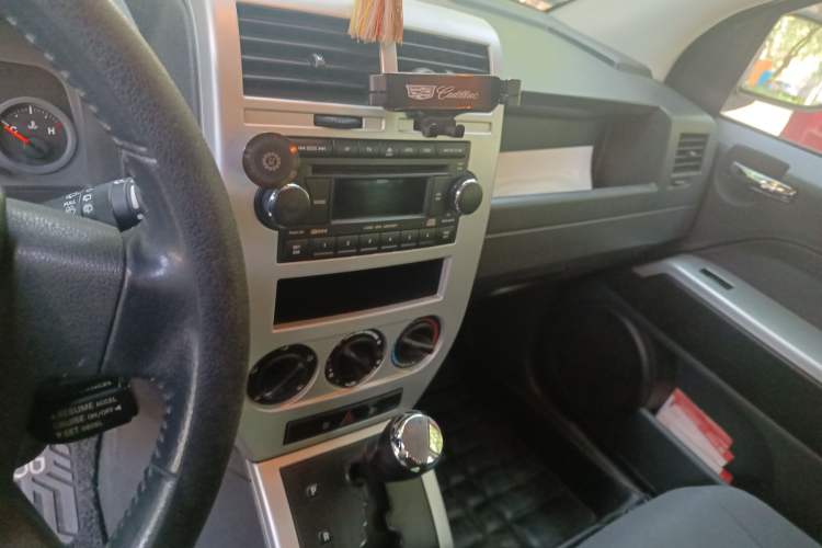 Used Jeep Compass 2007 2.4L four-wheel drive sport version Audio And AC Panel