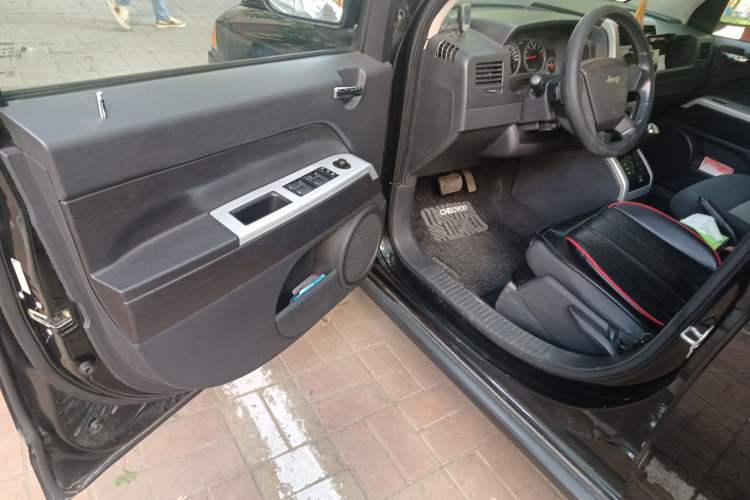 Used Jeep Compass 2007 2.4L four-wheel drive sport version Driver Seat