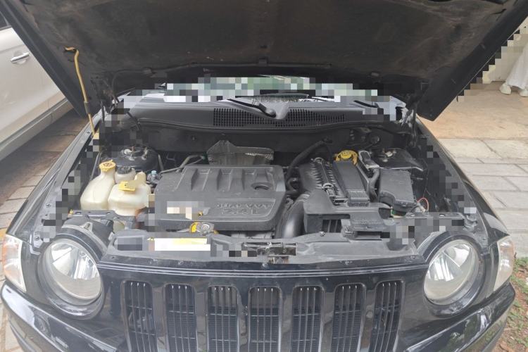 Used Jeep Compass 2007 2.4L four-wheel drive sport version Engine Bay