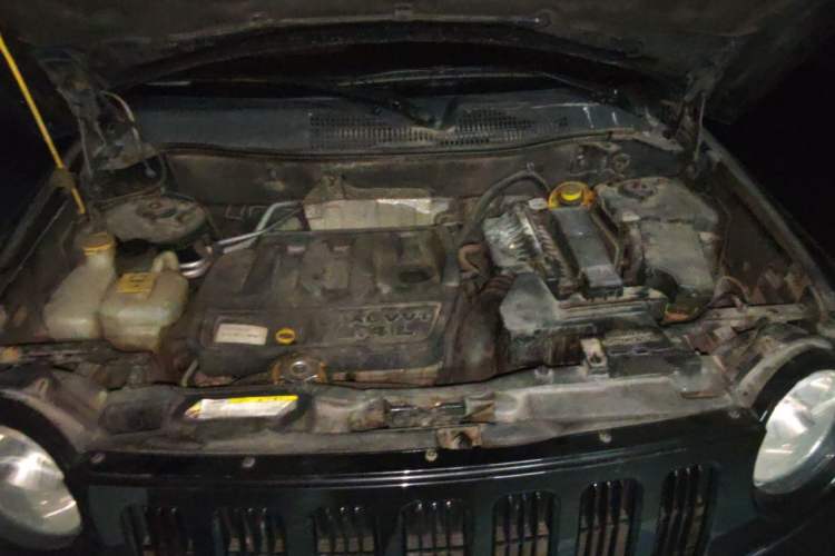 Used Jeep Compass 2007 2.4L four-wheel drive sport version Engine Bay