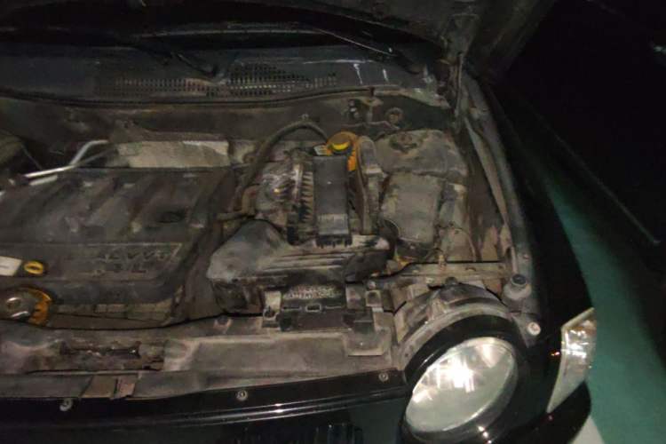 Used Jeep Compass 2007 2.4L four-wheel drive sport version Engine Bay Left