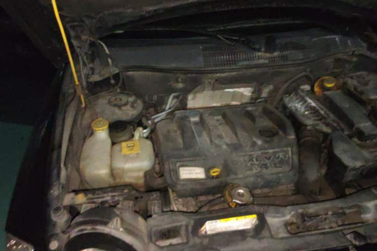Used Jeep Compass 2007 2.4L four-wheel drive sport version Engine Bay Right