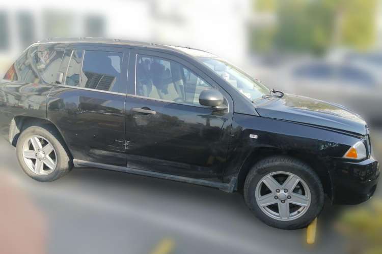 Used Jeep Compass 2007 2.4L four-wheel drive sport version Front Right 45 Deg